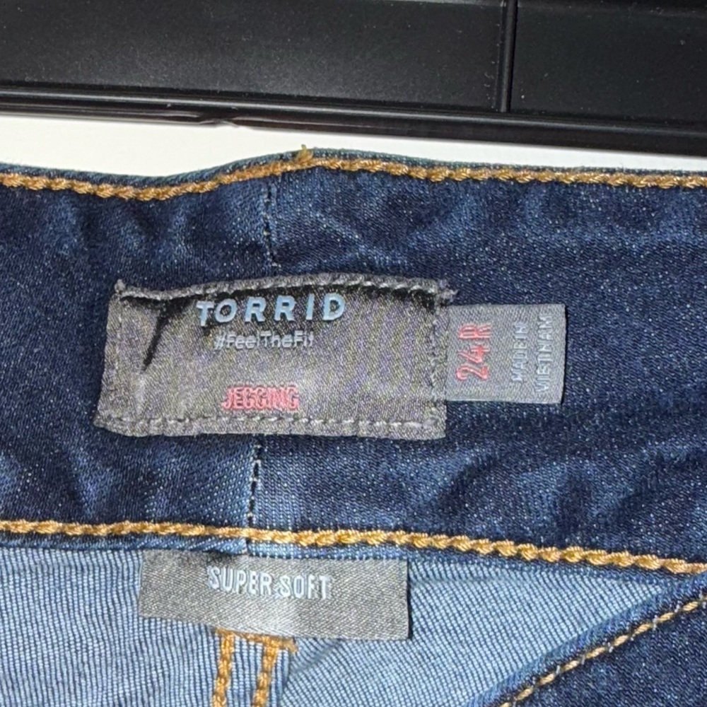 torrid Dark Wash High-Rise Jeggings - Picture 4 of 6